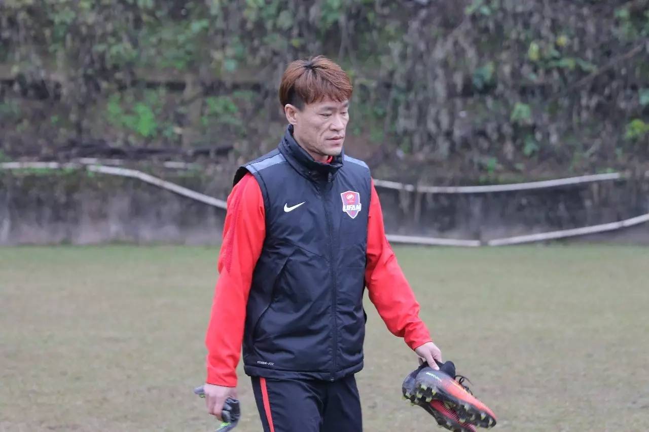 河北精英客场逼平重庆力帆，表现不俗