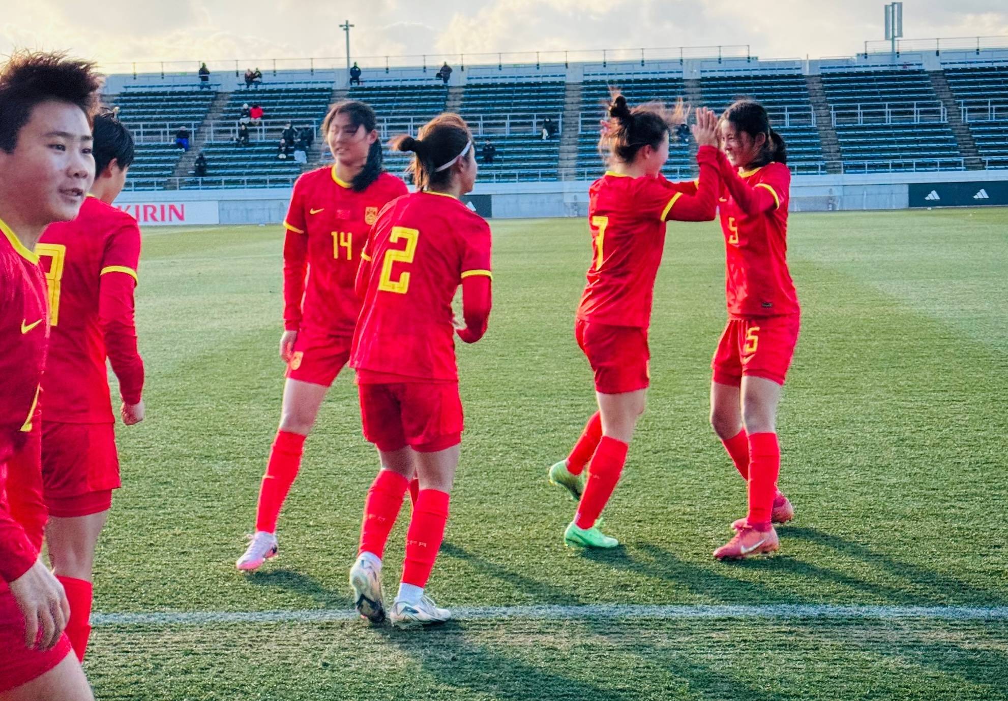 包含中国女足国家队表现出色，成功晋级下一轮的词条