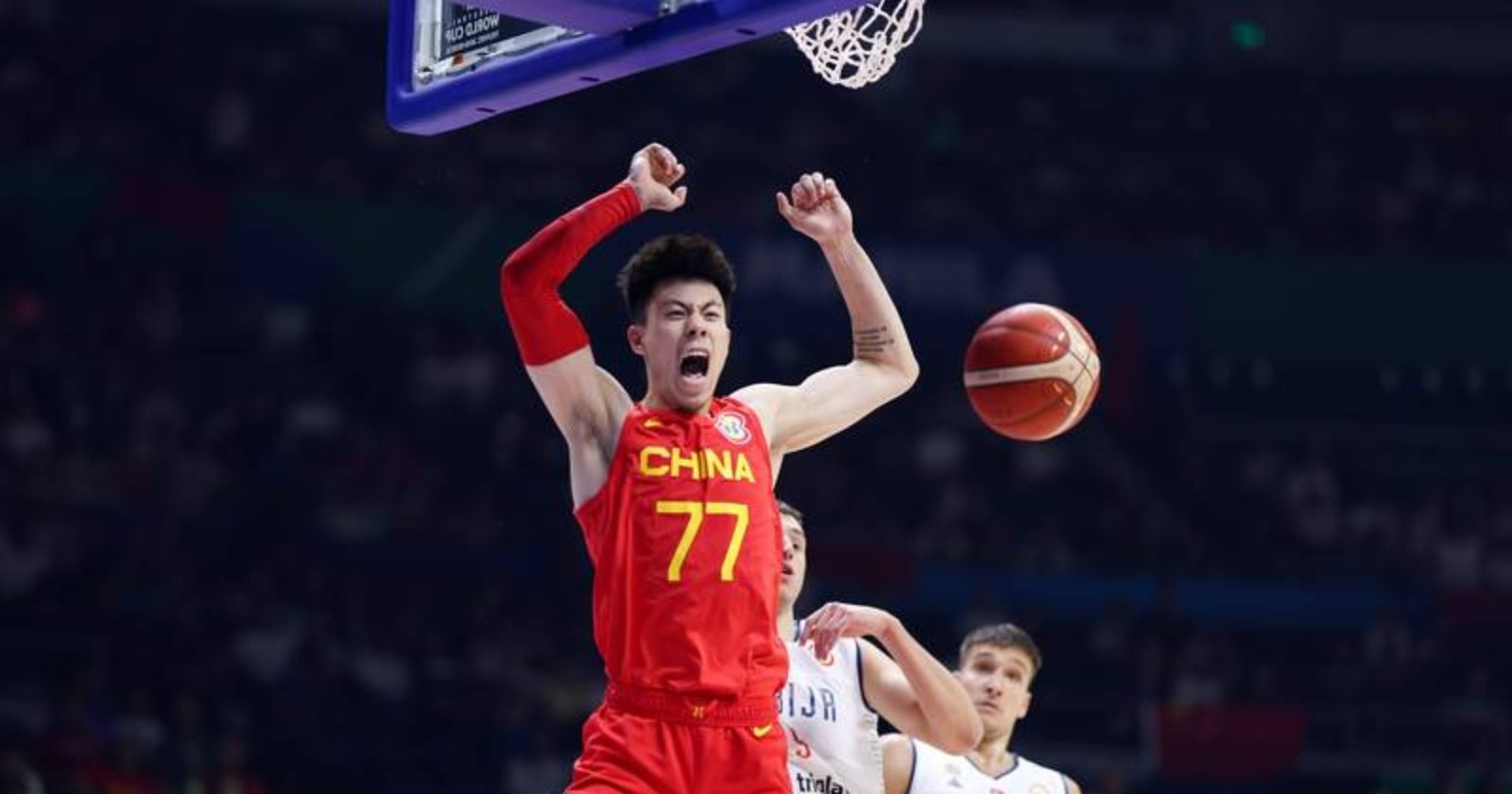 篮球赛场上下一代球星崭露头角