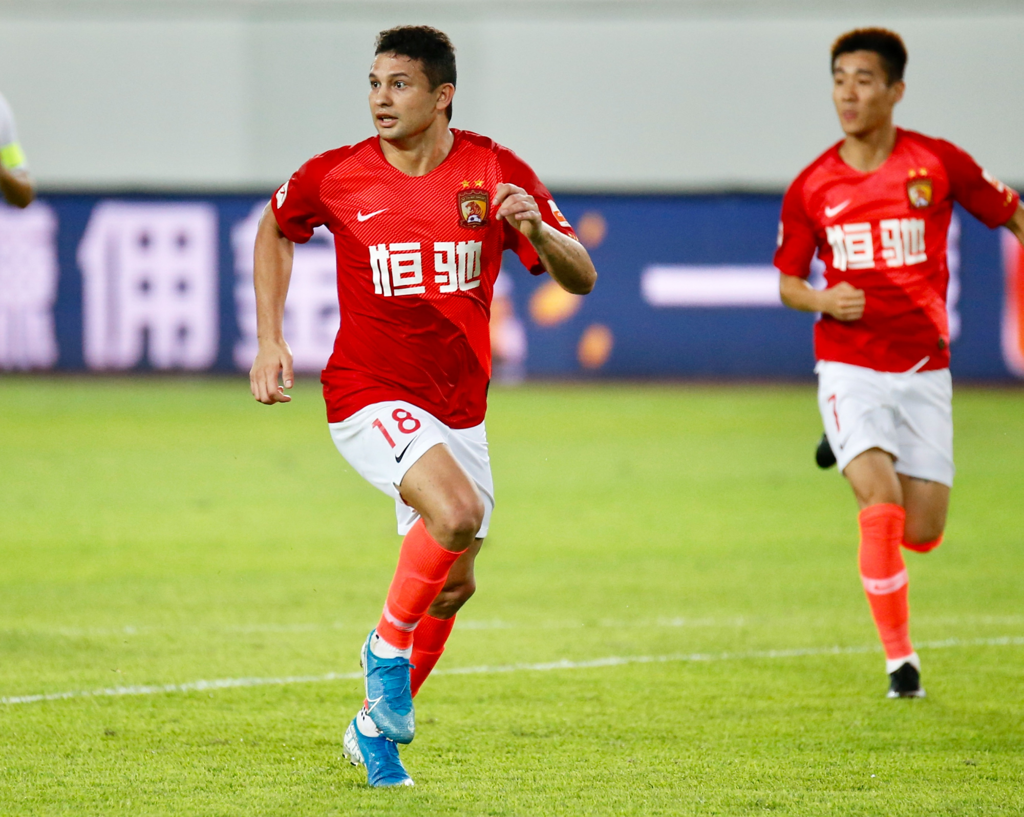 关于南京赛区举办精彩焦点战，引发球迷热议的信息