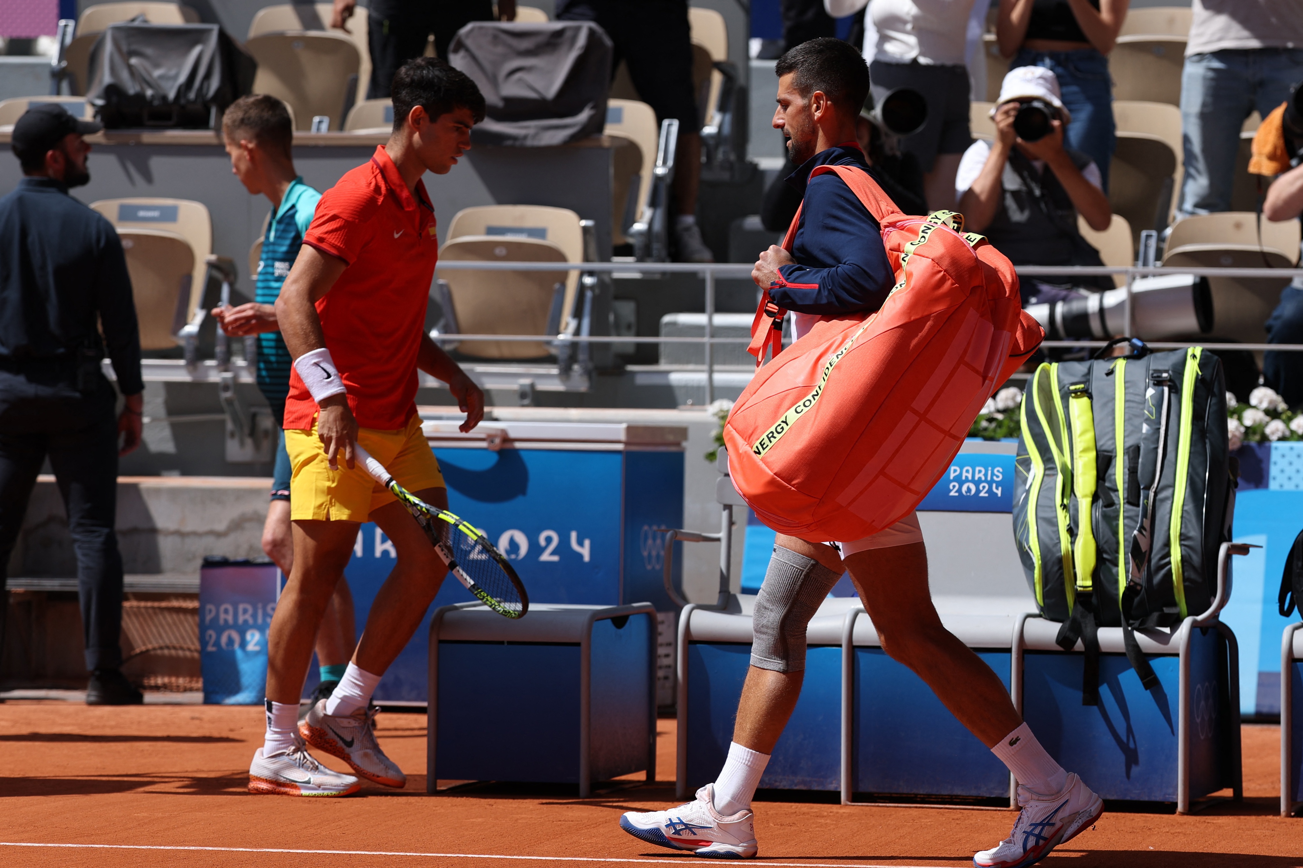 西班牙网球队翻盘德国网球队，德约科维奇统治全场的简单介绍