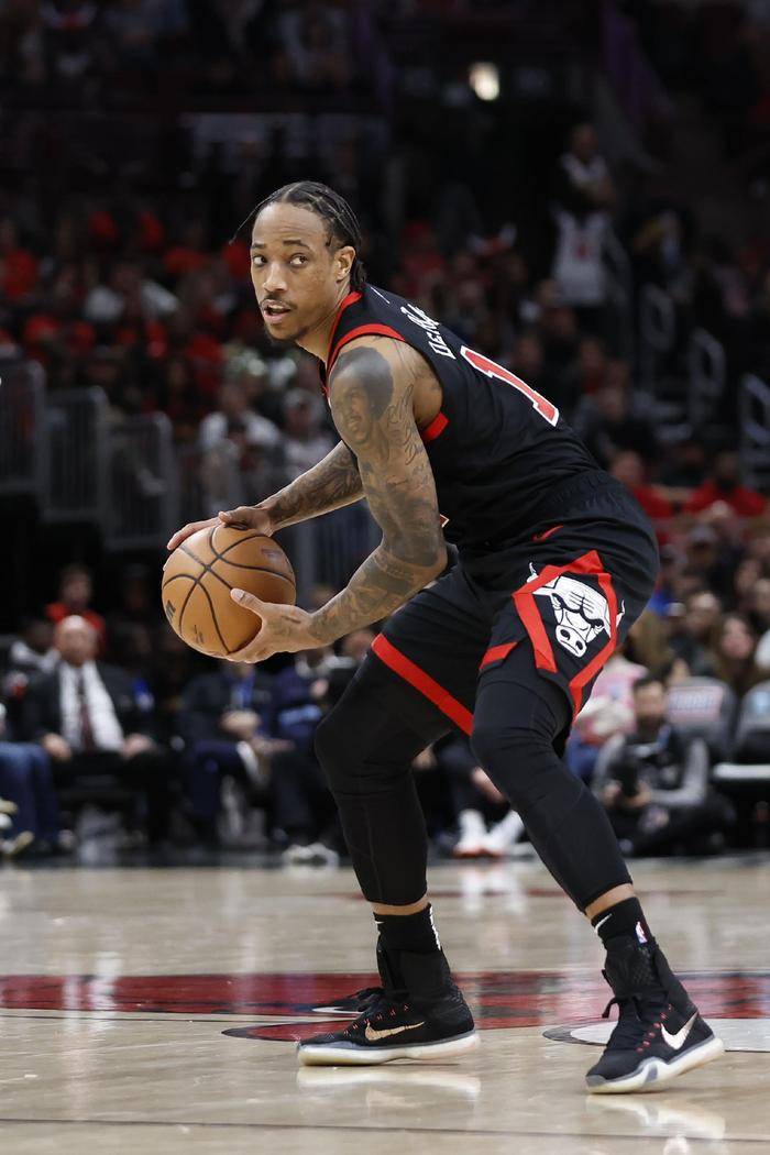 马刺年轻后卫脱颖而出,德罗赞离队乌云笼罩。的简单介绍 马刺年轻后卫脱颖而出,德罗赞离队乌云笼罩。的简单介绍