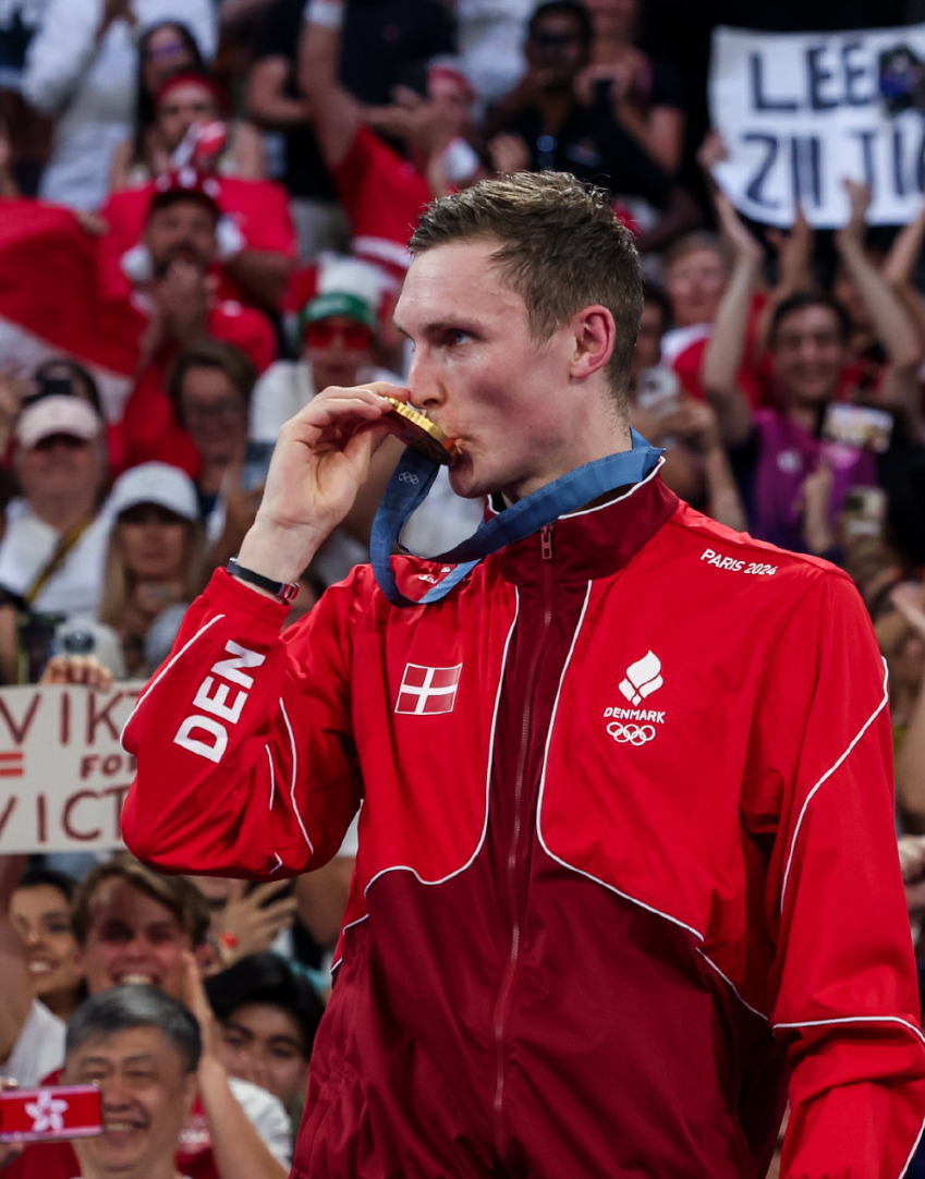 包含印尼羽毛球队横扫英格兰羽毛球队，安赛龙制霸全场的词条