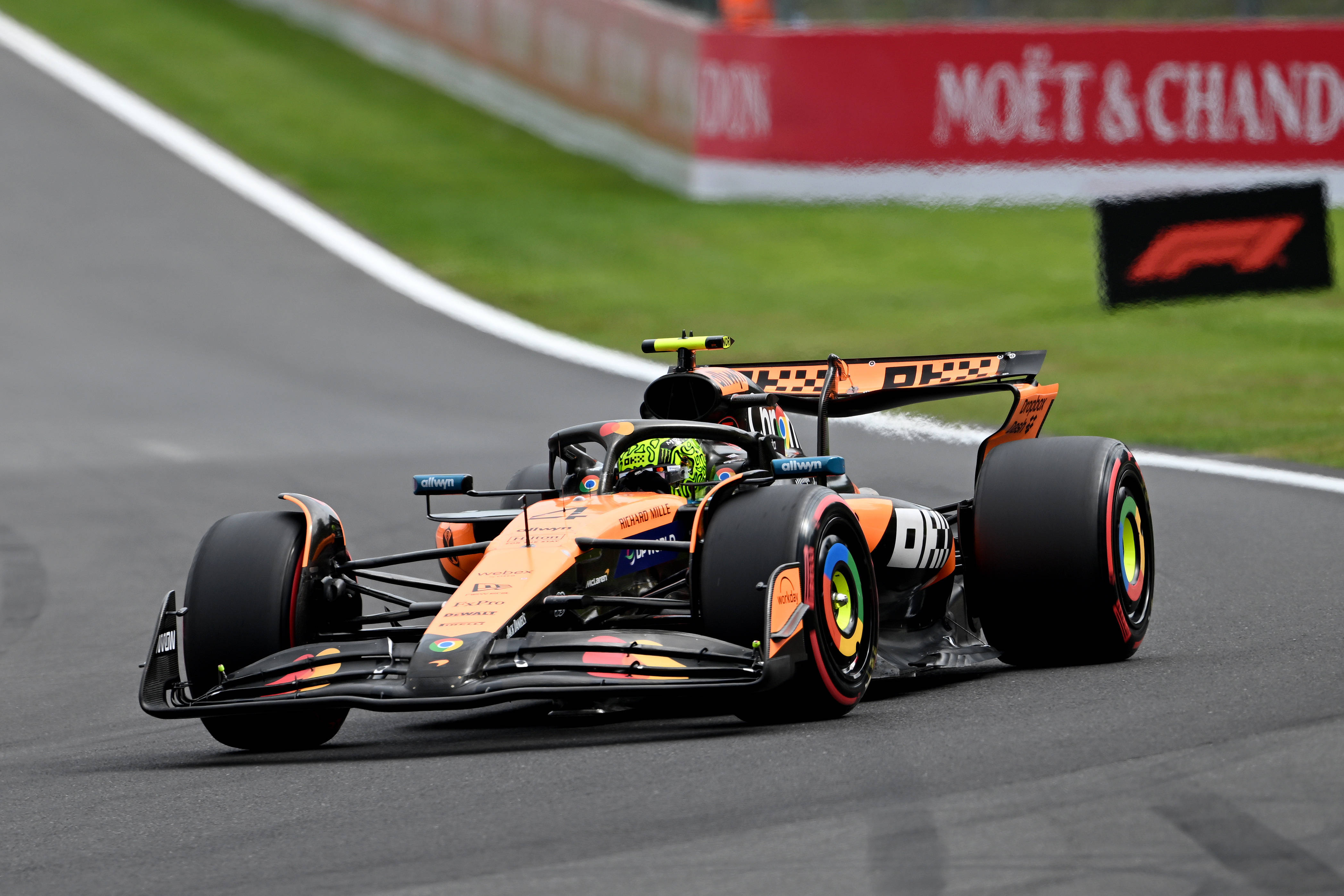 红牛车队轻取阿斯顿马丁,勒克莱尔高光表现 红牛车队轻取阿斯顿马丁,勒克莱尔高光表现