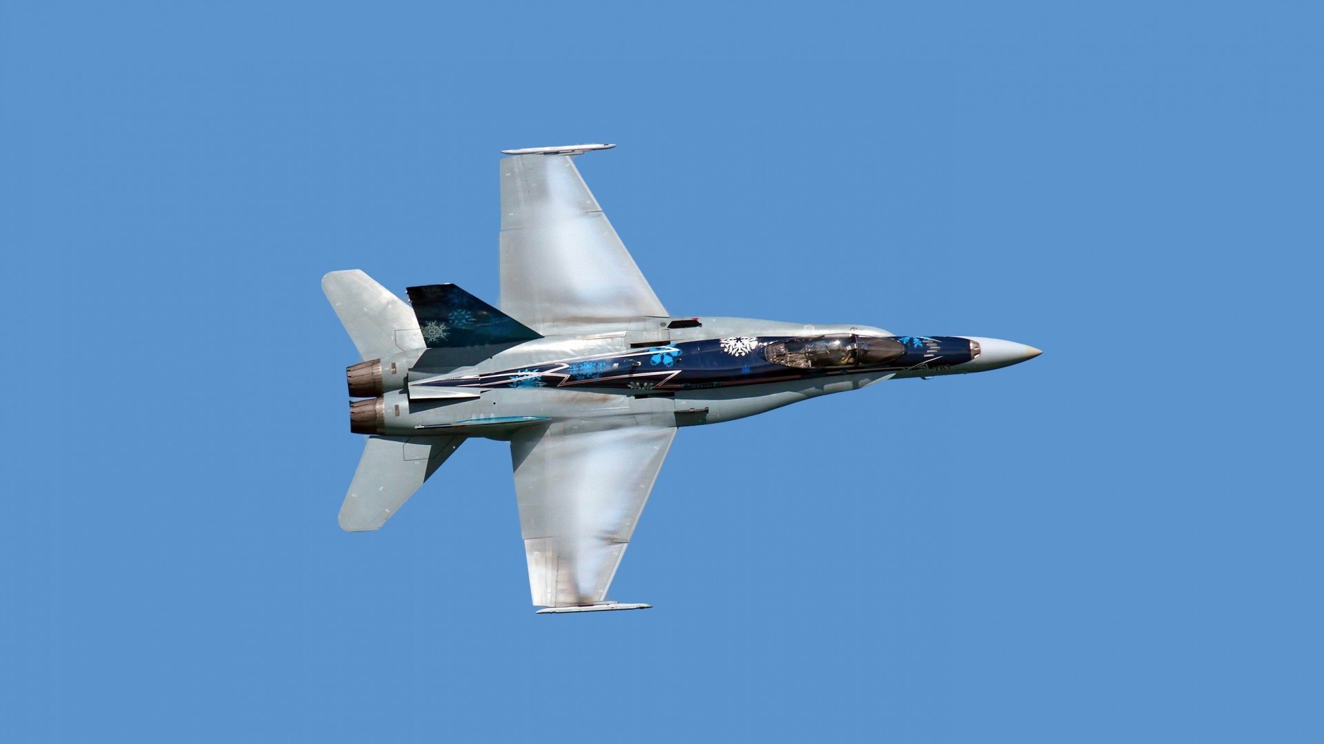 摩洛哥弯道狂风席卷，红魔曼联于F1揭幕战赛场遭遇一波带走